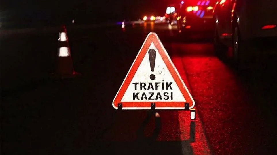 Motosiklet kamyonete çarptı: Sürücü hayatını kaybetti