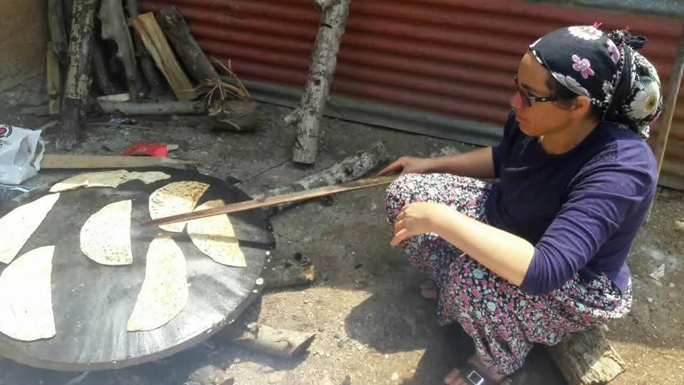 Andırın’da Geleneksel Lezzet: Akifiye Mahallesi’nde Sac Üstünde Köy Böreği Keyfi