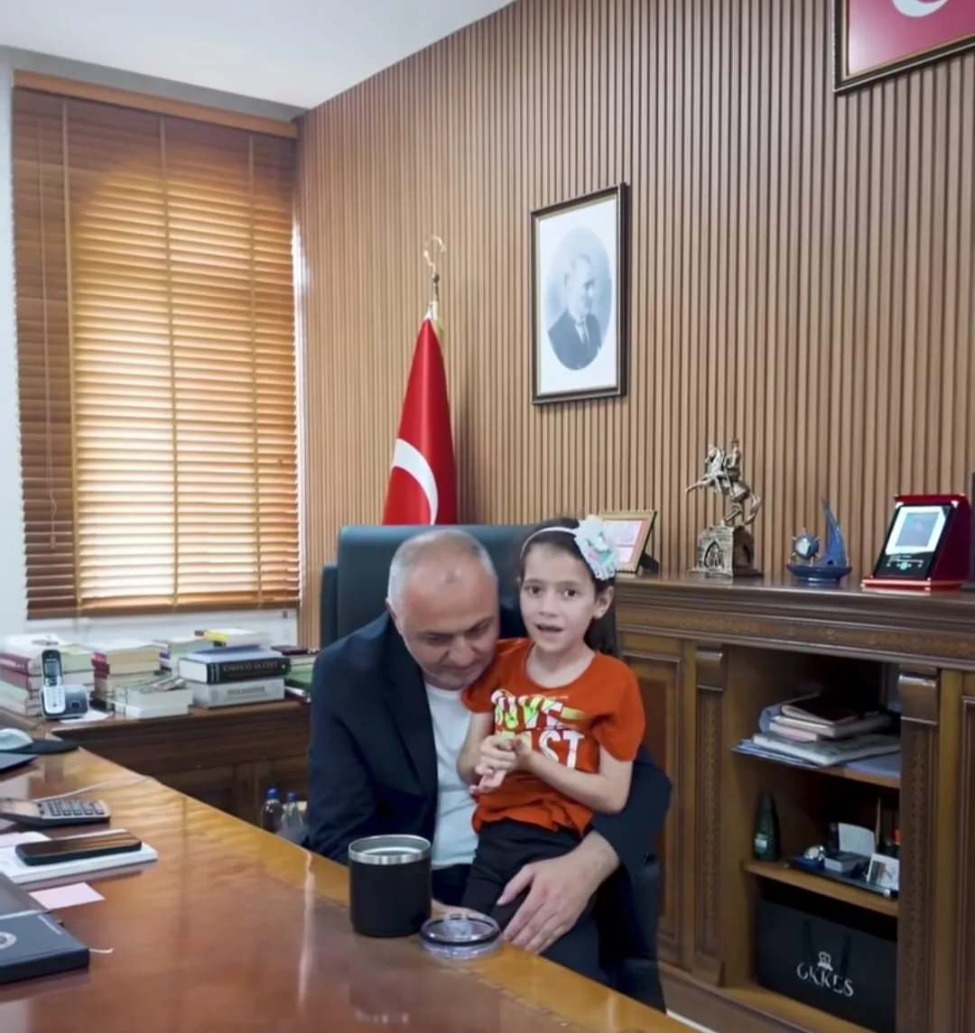 Makamın En Özel Misafiri: Minik Asya’dan Başkan Gökşen’e Duygusal Ziyaret